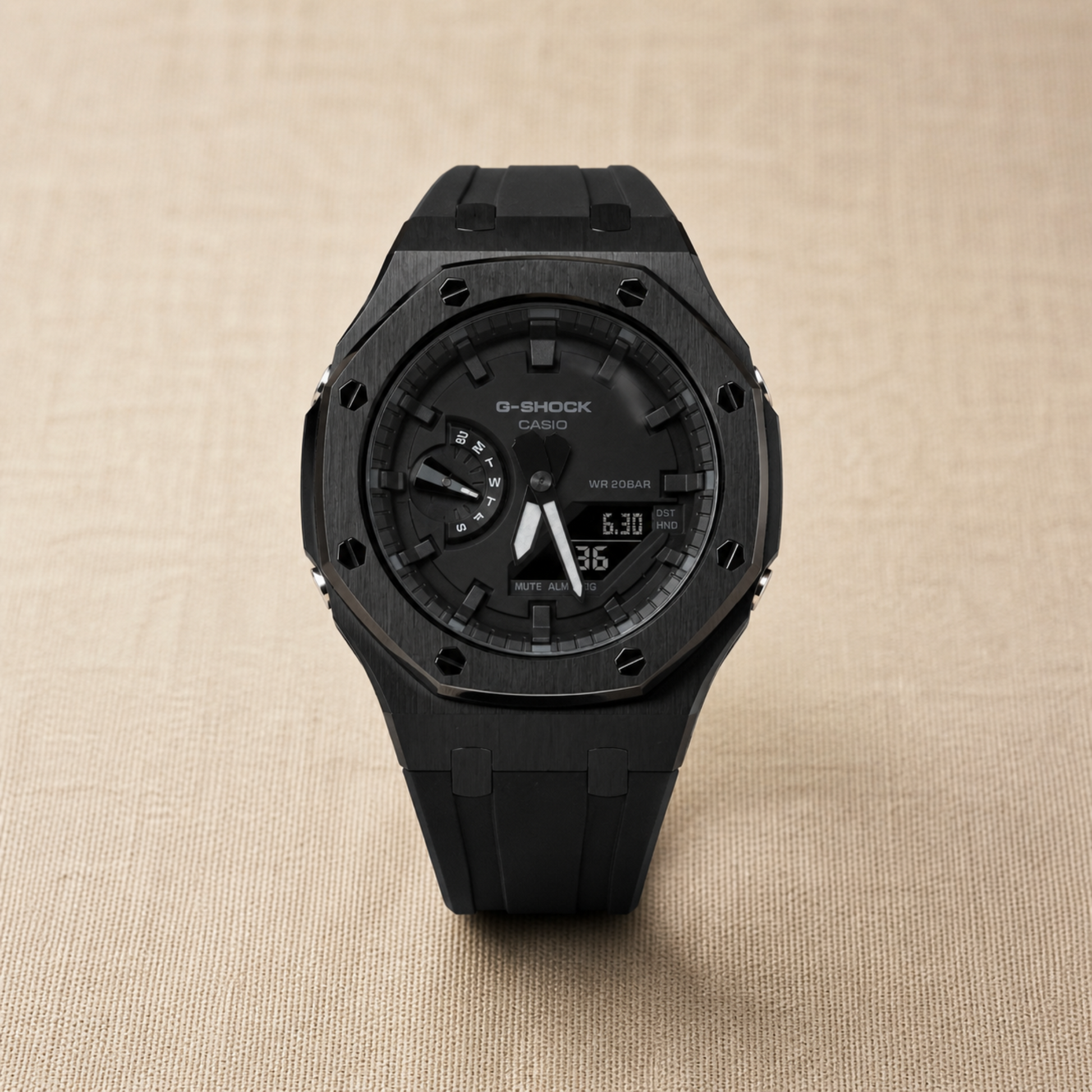 Urban Phantom Origin - montre noire silicone noir vue de face